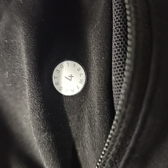 LULULEMON size 4 hinshu alpine white multi/black speed up athletic shorts - Picture 6 of 7